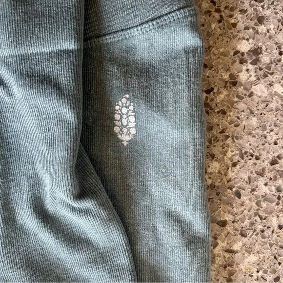 FP Movement l Go To Leggings l Size: Medium/Large - Picture 12 of 16